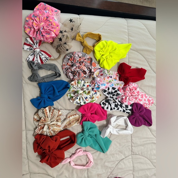 Lot of Hair Bows - Picture 2 of 10